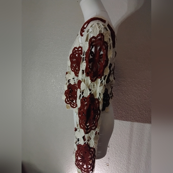 Brown and White Crop Blouse with Floral Mesh Long Sleeves - Picture 4 of 4